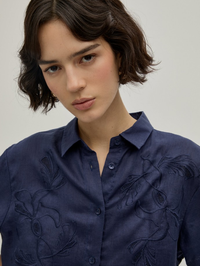 Linen blouse with embroidery