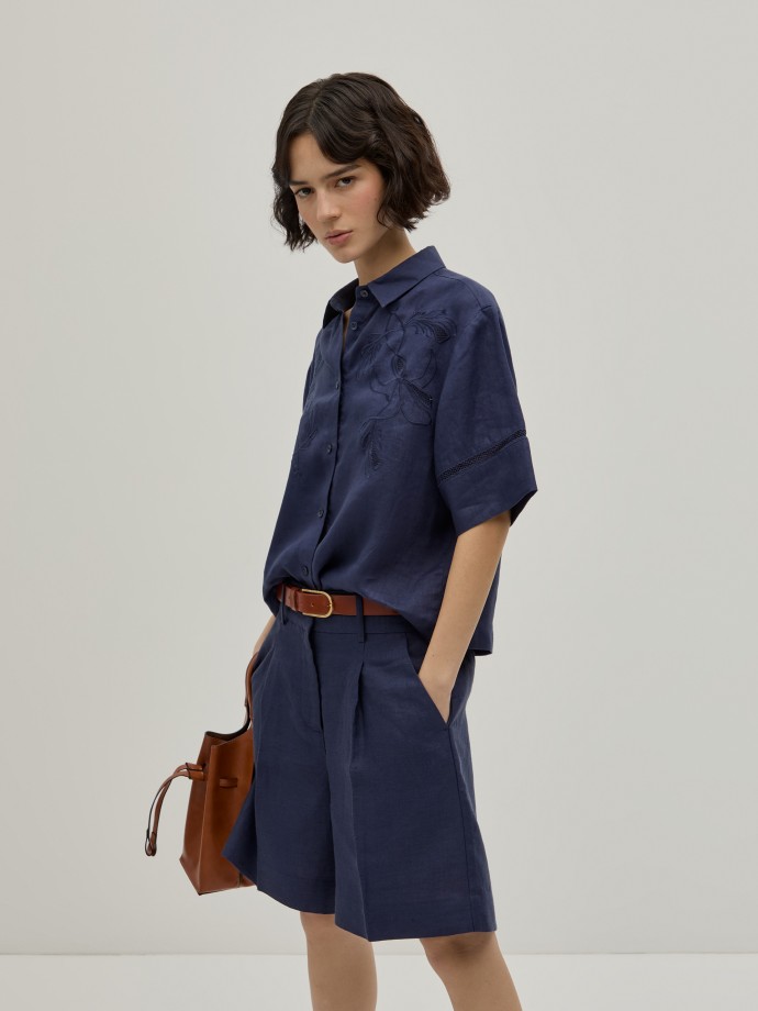 Linen blouse with embroidery