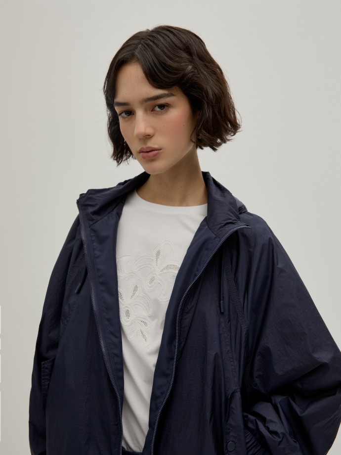 Short parka with hood