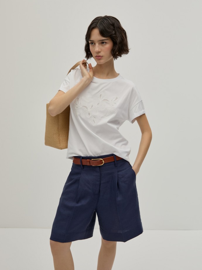 T-shirt with floral embroidery T-shirt with floral embroidery