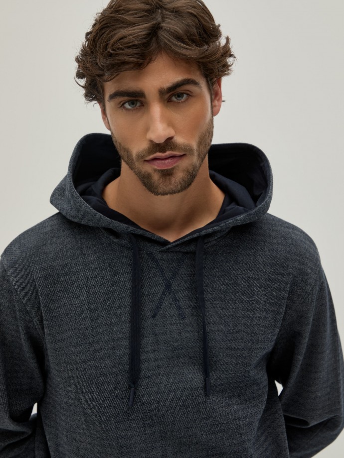 Sweater com capuz