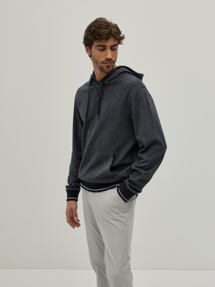 Sweater com capuz