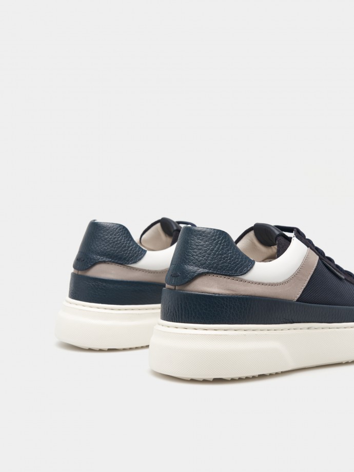 Zapatillas combinadas con cordones