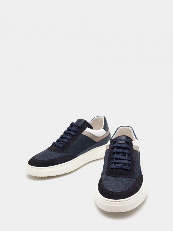 Zapatillas combinadas con cordones