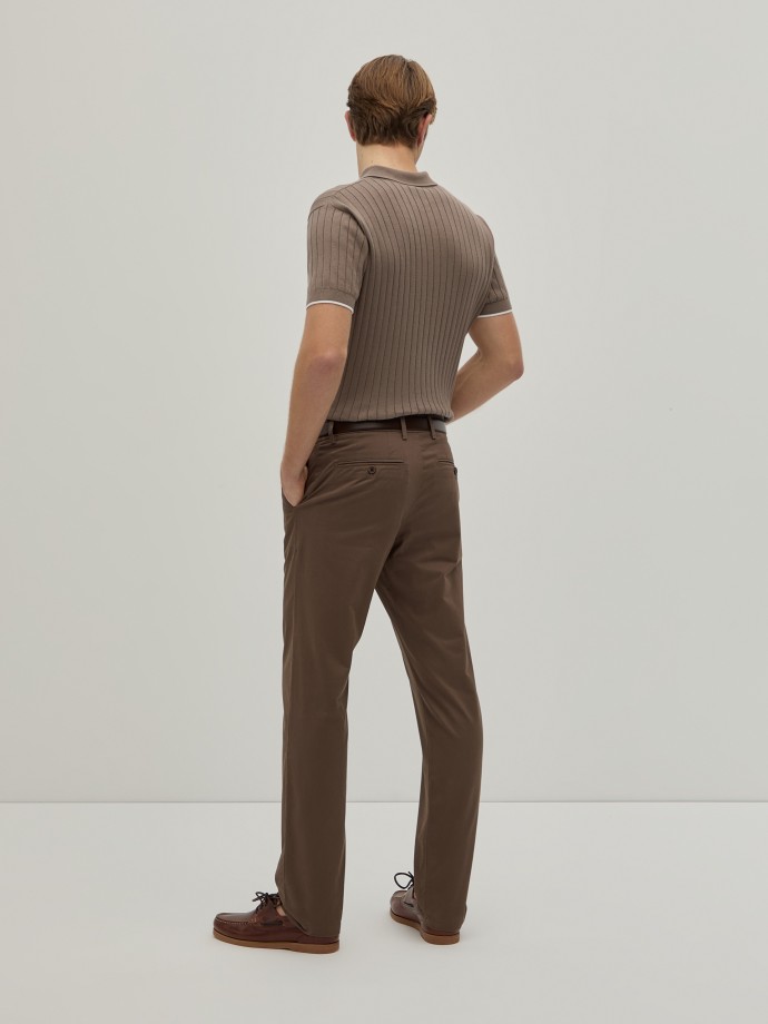 Pantalones chinos de sarga