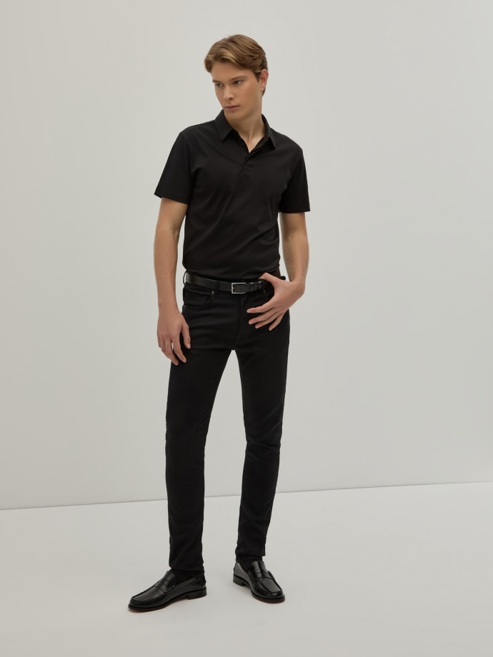 pantalones de mezclilla negro profundo