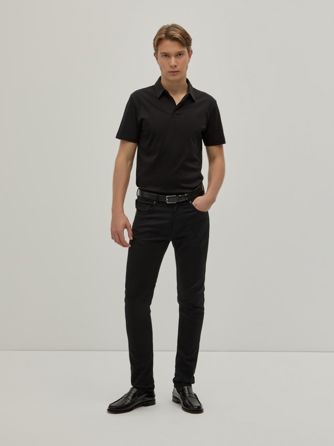 pantalones de mezclilla negro profundo