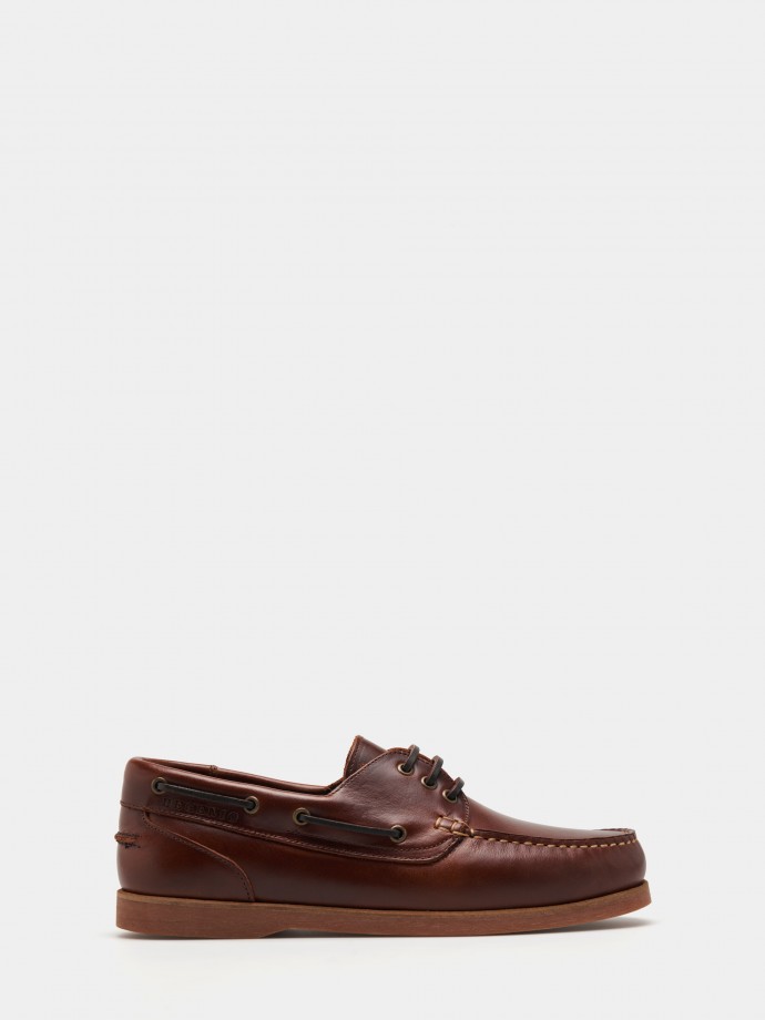 Leather boat shoes