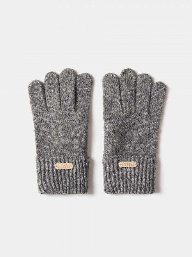 Wool gloves