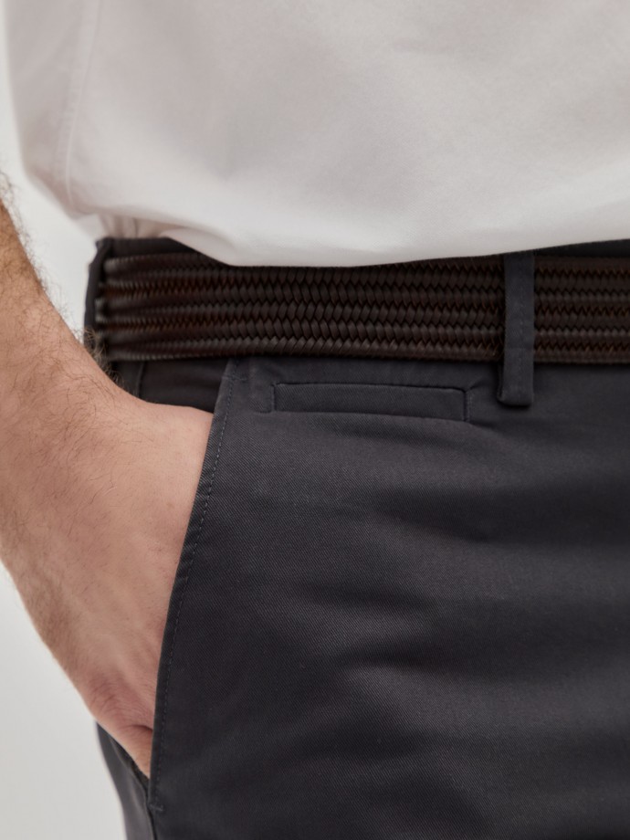 Pantalones chinos de sarga
