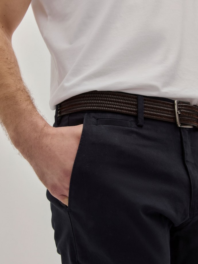 Pantalones chinos de sarga