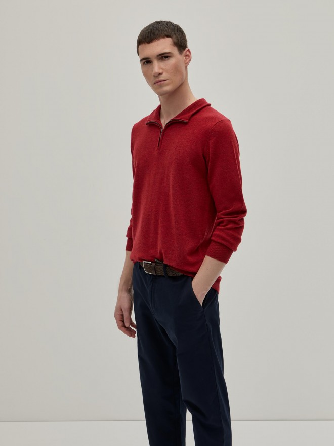 Sweater with zip