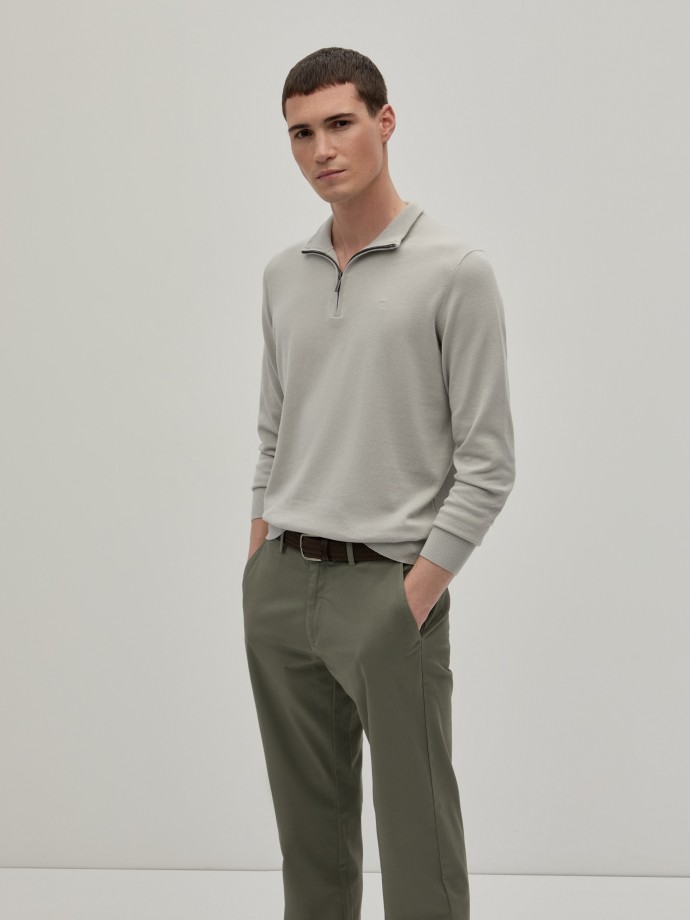 Sweater with zipper