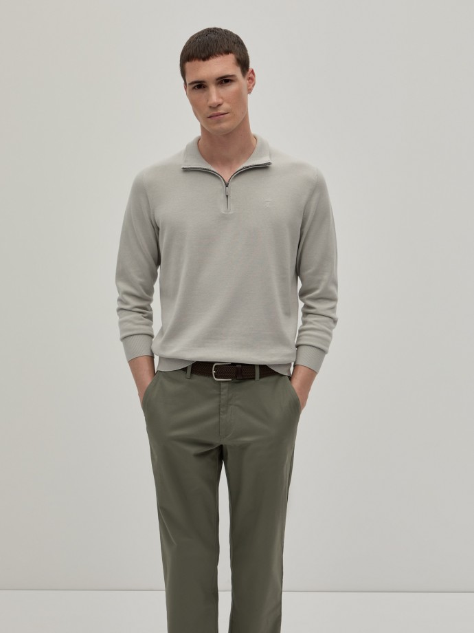 Sweater with zipper