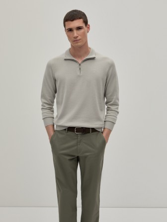 Sweater with zipper Sweater with zipper