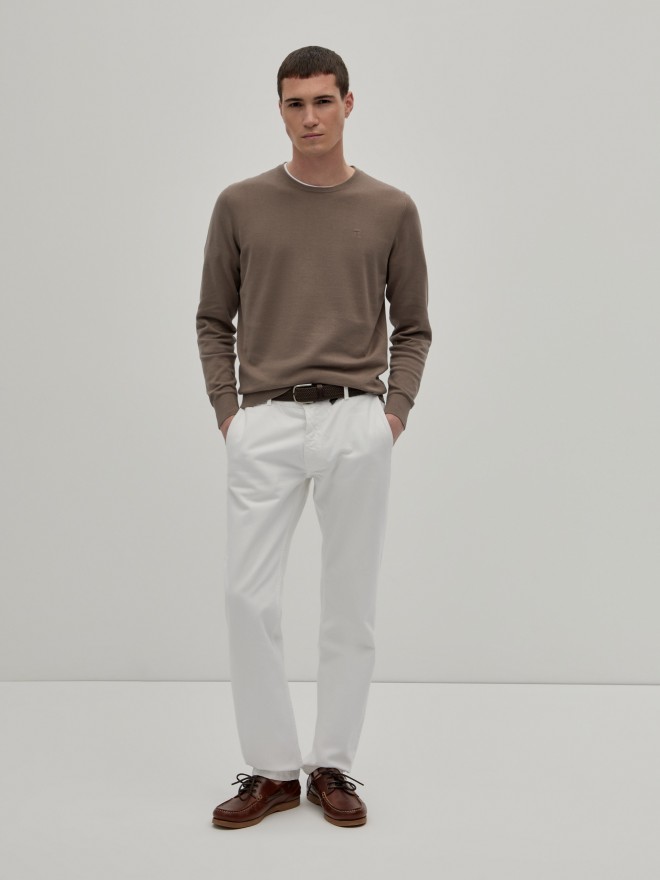 Round neck pullover Round neck pullover