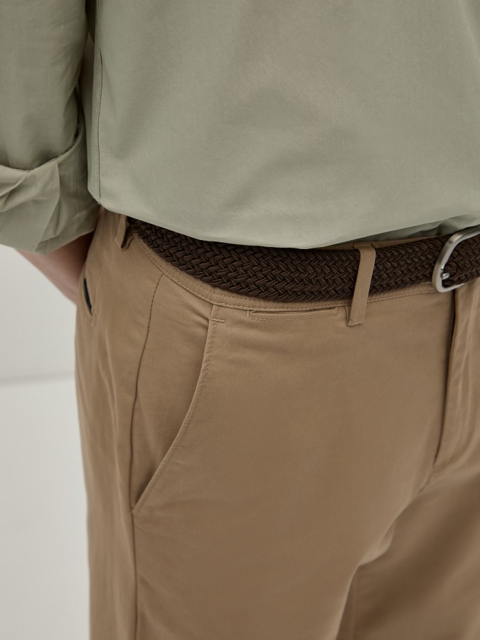 Pantalones chinos de sarga