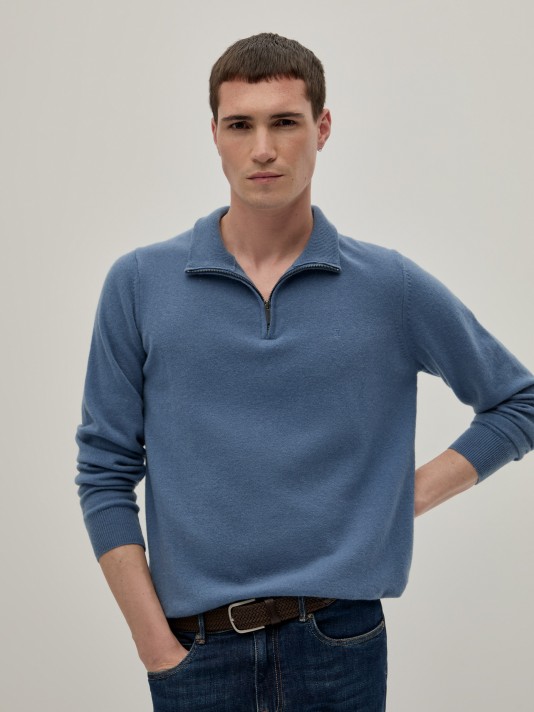 Sweater with zip