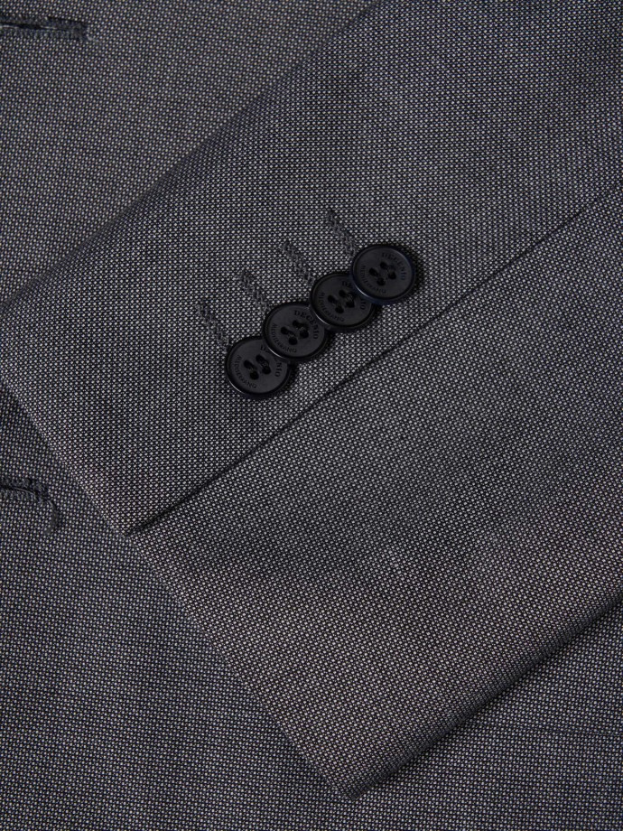 Traje de corte entallado