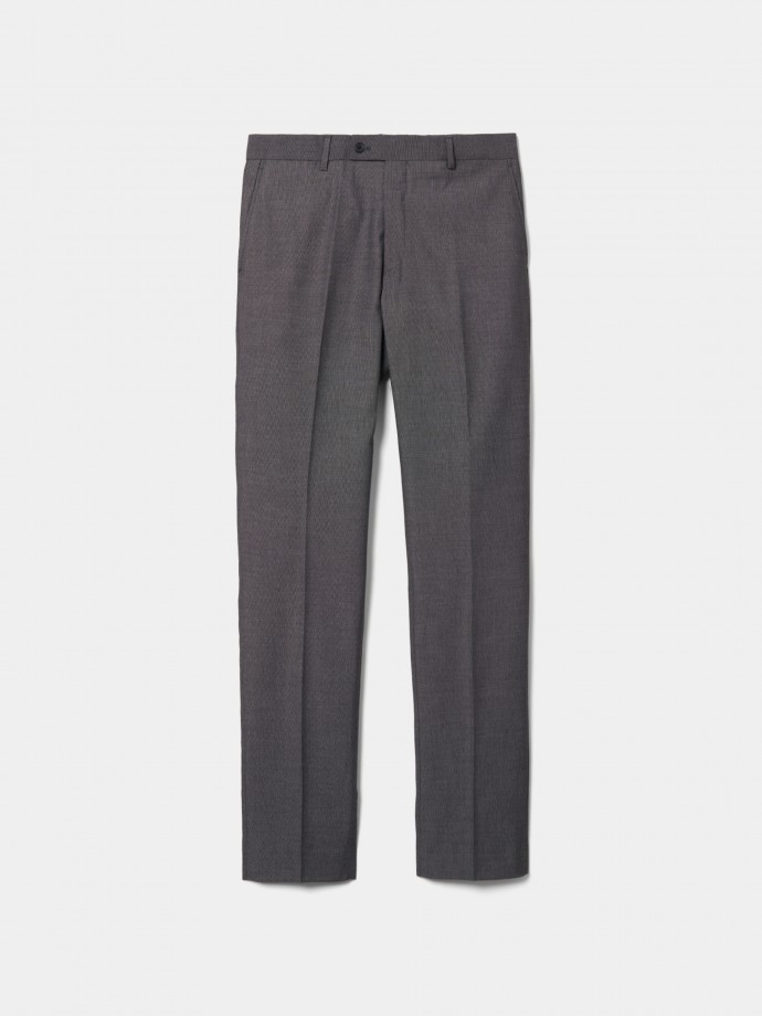 Traje de corte entallado