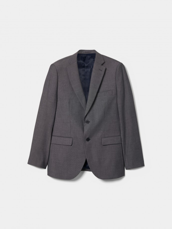 Traje de corte entallado