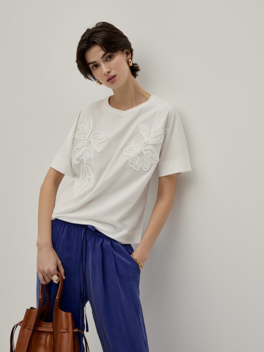 Floral embroidered t-shirt