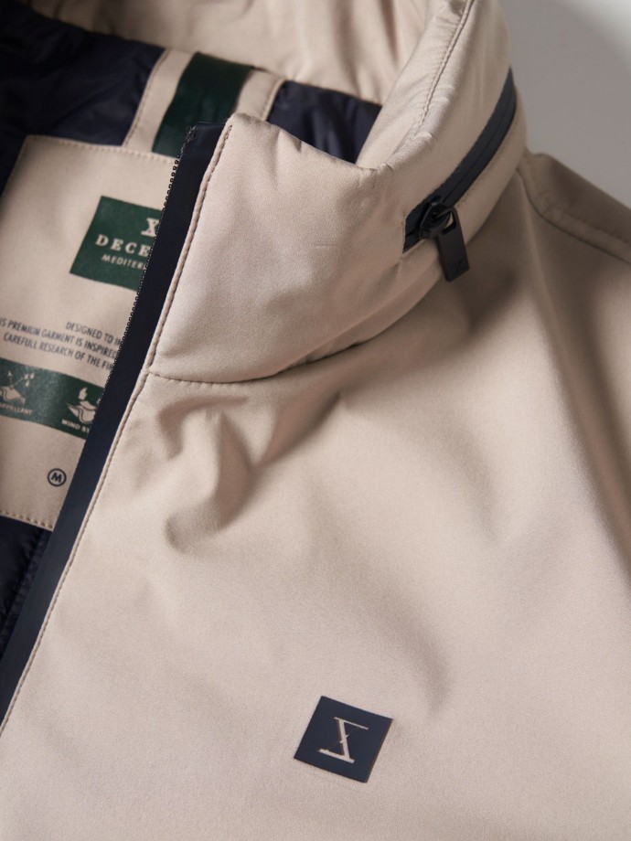 Chaqueta tcnica repelente al agua