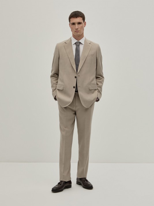 Traje ajustado