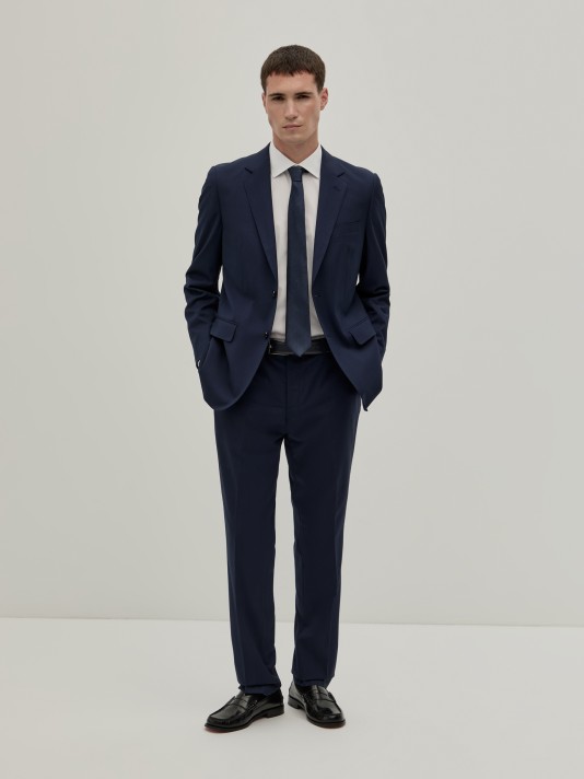 Traje clsico ajustado