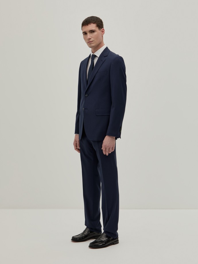 Traje clsico ajustado