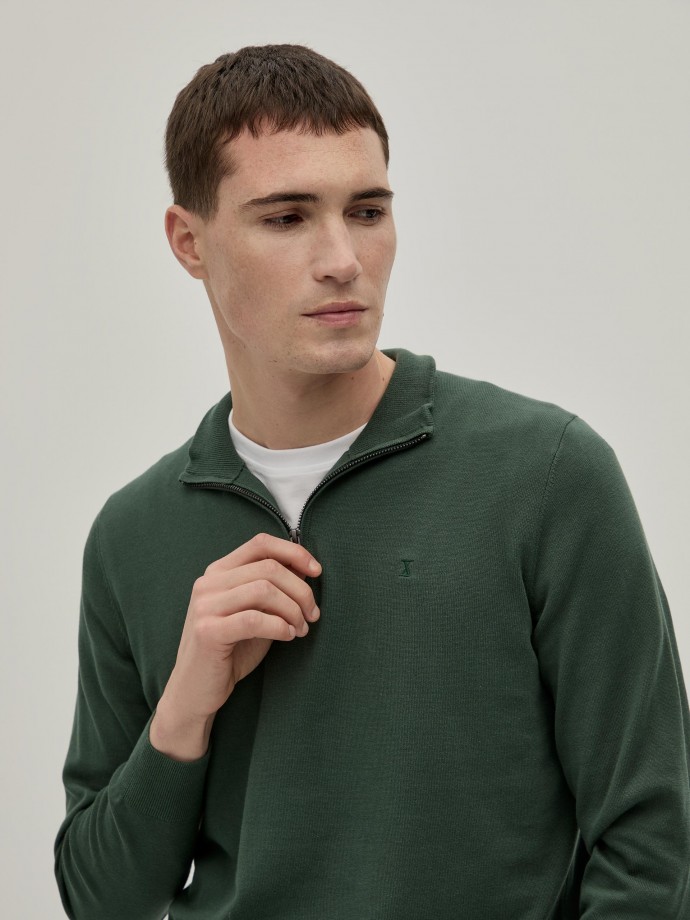 Sweater with zipper