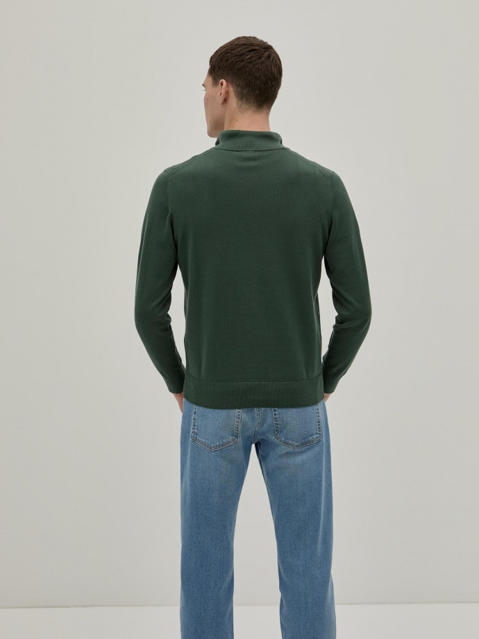 Sweater with zipper