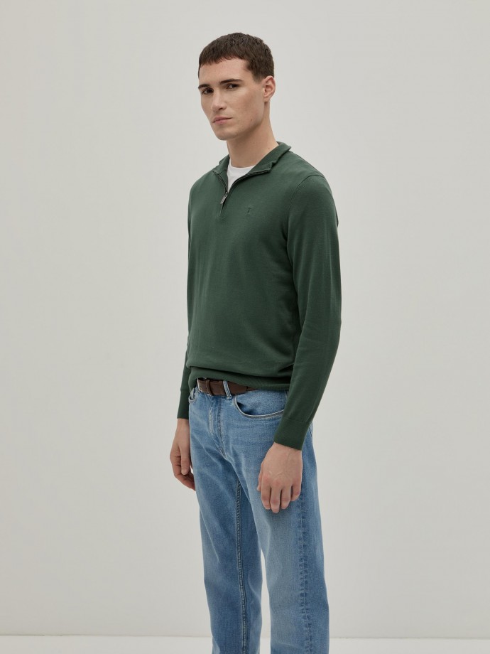 Sweater with zipper