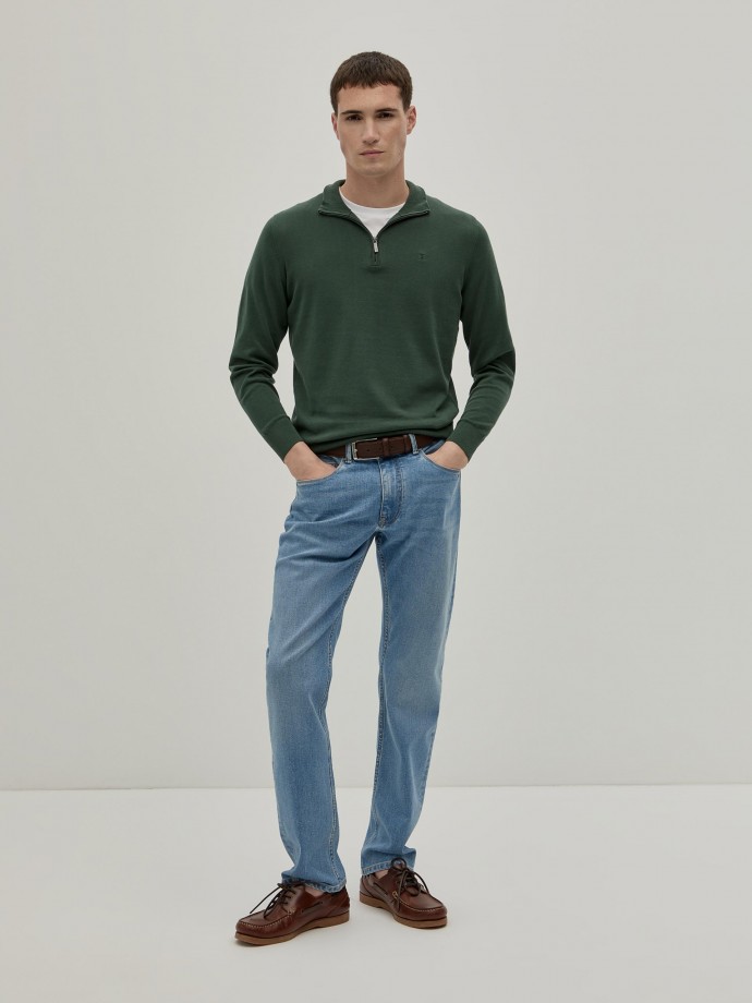 Sweater with zipper
