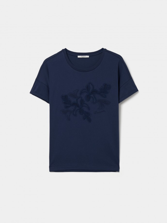 Camiseta con bordado floral