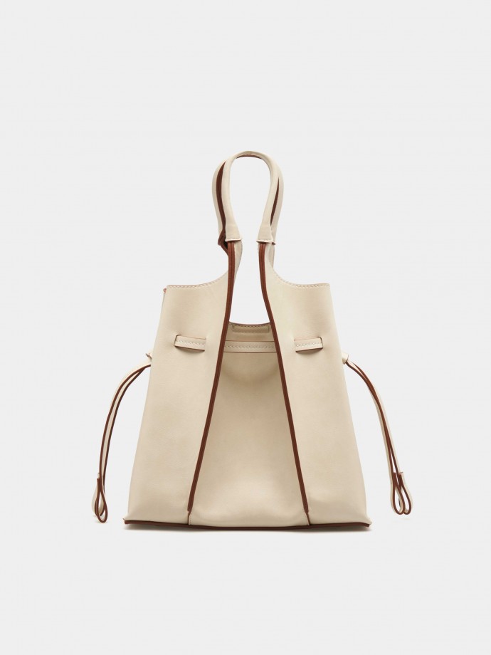 Bolsa de mano tipo cubo