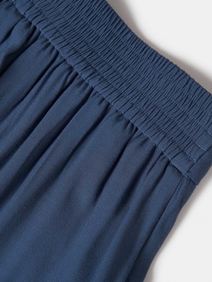 Creased fluid pants