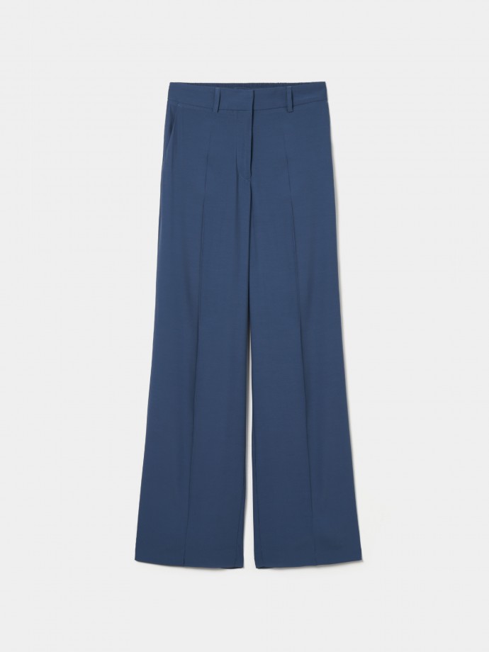 Creased fluid pants