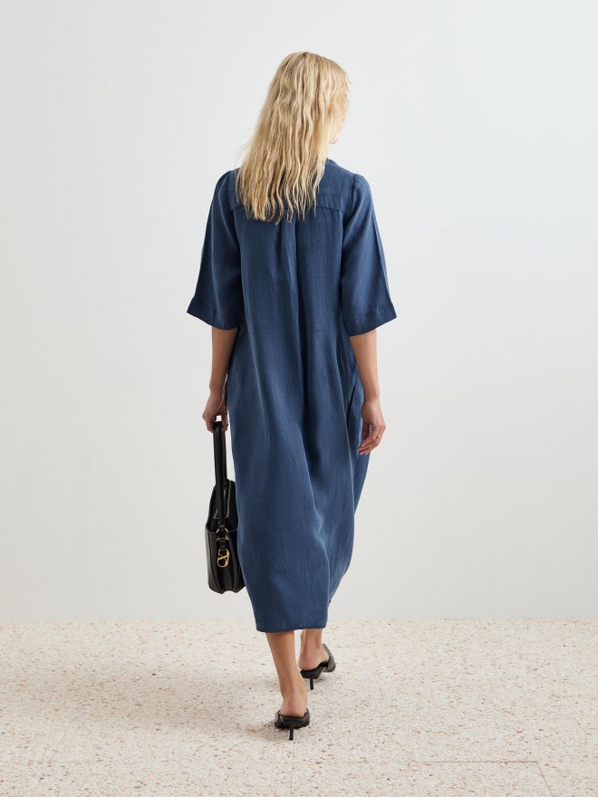 Vestido fluido em liocel Vestido fluido em liocel