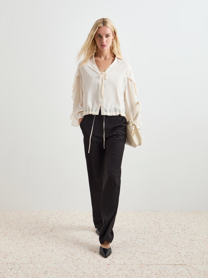 Flowy blouse with ruffles