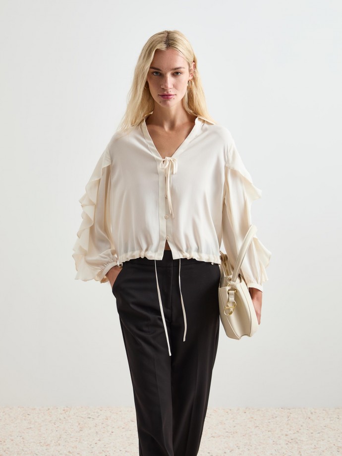 Flowy blouse with ruffles