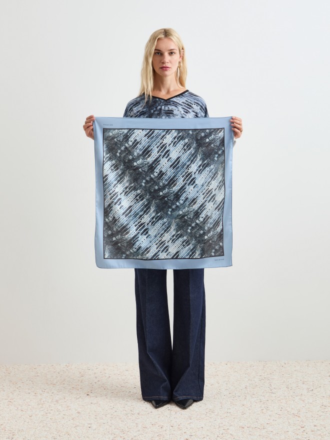 Printed scarf Printed scarf