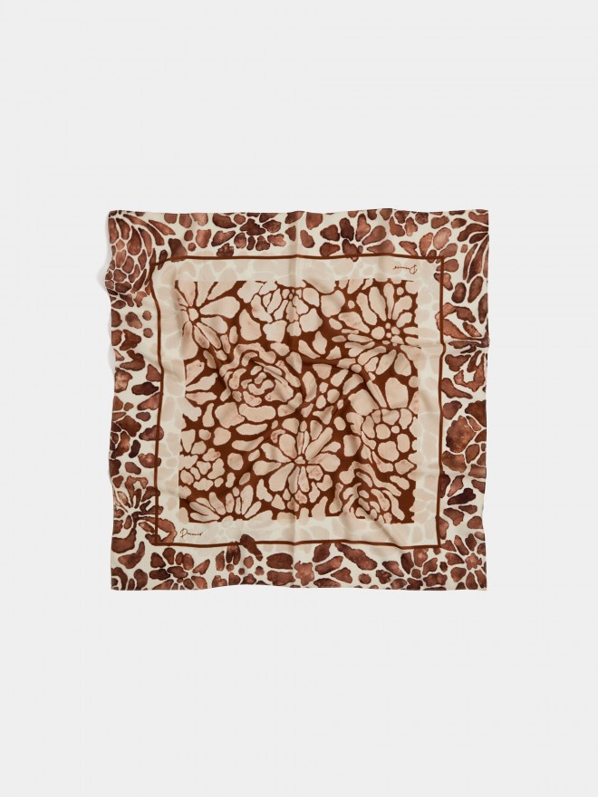Len�o quadrado em seda