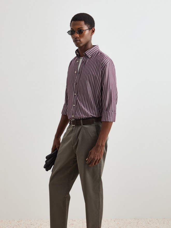 Camisa regular fit às riscas Camisa regular fit às riscas
