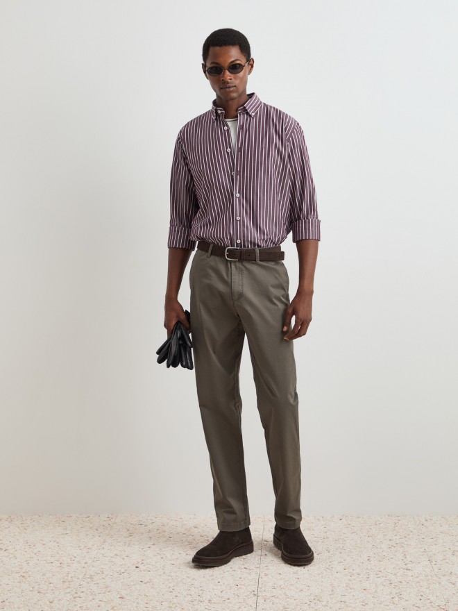 Camisa regular fit às riscas Camisa regular fit às riscas
