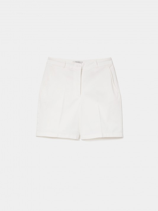 Pantalones cortos arrugados