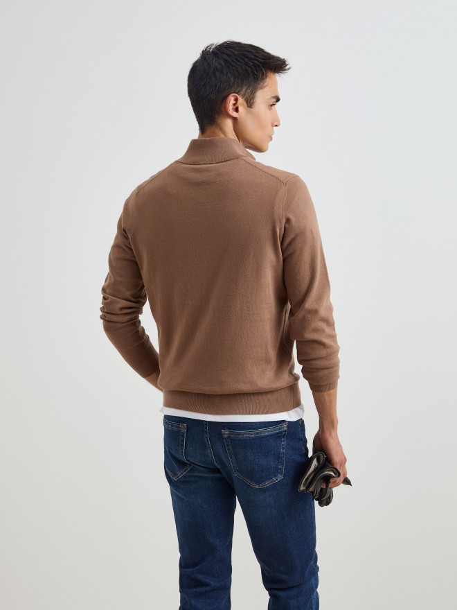 Sweater with zipper Sweater with zipper