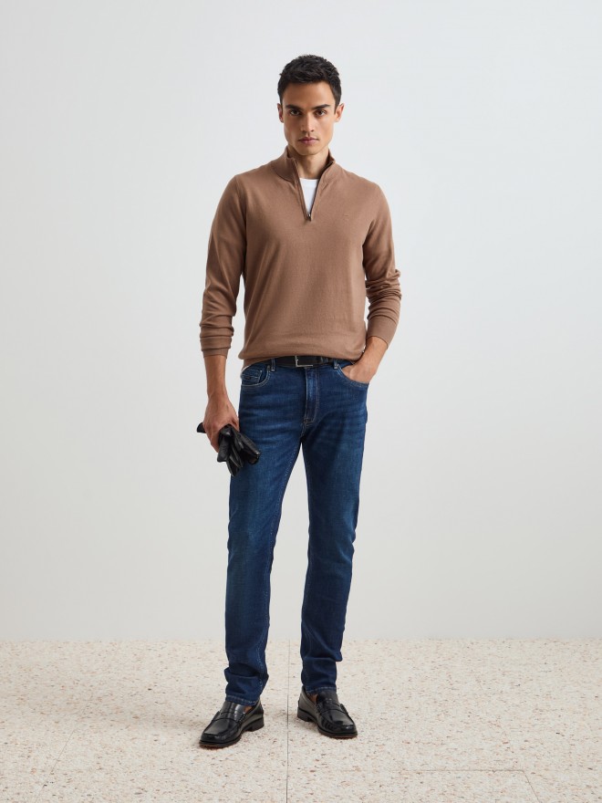 Sweater with zipper Sweater with zipper