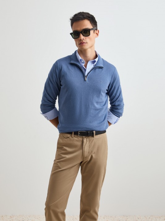Sweater with zipper