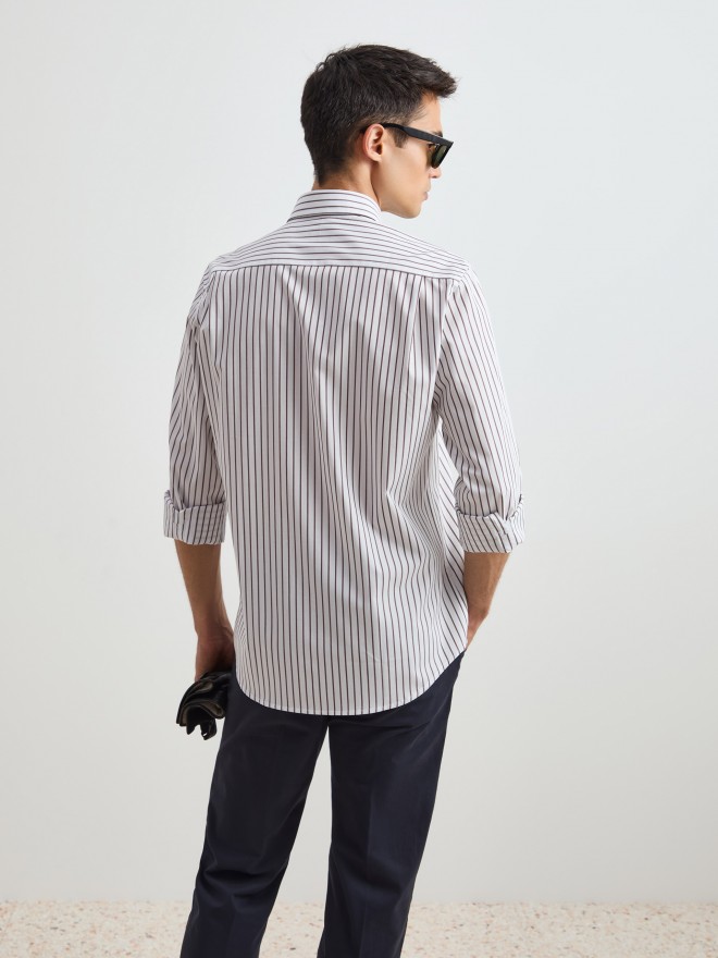Camisa regular fit às riscas Camisa regular fit às riscas